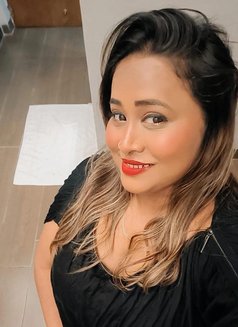 Riya(meet & Cam) Escort Service - puta in Hyderabad Photo 1 of 1