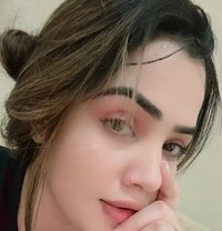 Riya paki Beaty - puta in Dubai