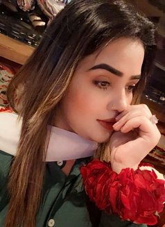 Riya paki Beaty - puta in Dubai Photo 4 of 8