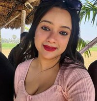 Riya Patel - puta in Ahmedabad
