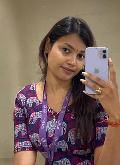 Riya Patel - puta in Ahmedabad Photo 2 of 2