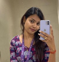 Riya Patel - puta in Ahmedabad