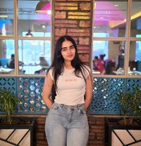 Riya Patel - puta in Ahmedabad