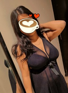 Riya real meat and video call service - escort in New Delhi Photo 2 of 4