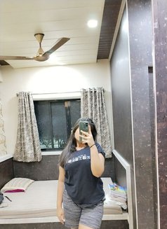 Riya Sarma Vip Escort Service - puta in Hyderabad Photo 3 of 3