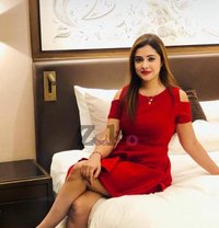 Riya Sharma - puta in Chandigarh