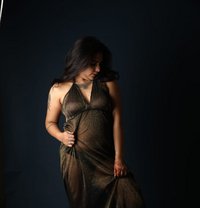 Riya Sharma - puta in Pune