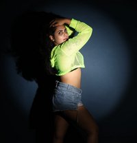 Riya Sharma - puta in Pune