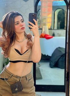 Riya Sharma - puta in Abu Dhabi Photo 1 of 5