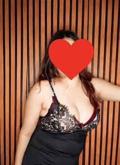 Riya Singh Cam and real Meet - escort in Gurgaon Photo 3 of 12