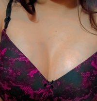 Riya Singh Cam and real Only outcall - puta in New Delhi Photo 1 of 5