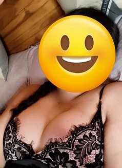 Riya Singh Cam and real Only outcall - escort in New Delhi Photo 12 of 13