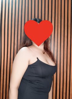 Riya Singh Cam and real Only outcall - escort in New Delhi Photo 6 of 9