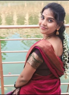 Riya Singh - puta in Bangalore Photo 1 of 1