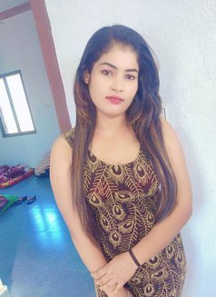 Riya Singh - puta in Ahmedabad Photo 2 of 16
