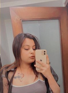 Riya Singh - puta in Kolkata Photo 3 of 5