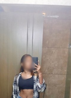 Riya Singh - escort in Mumbai Photo 2 of 7