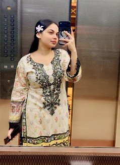 Riya Student in Dubai - puta in Dubai Photo 5 of 5