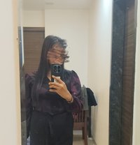 Riya Yadav - puta in Indore