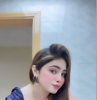 Riyaa - puta in Dubai Photo 8 of 9