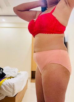Riyaaa - escort in Bangalore Photo 1 of 4