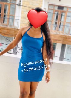 Riyana Steshni - puta in Colombo Photo 5 of 9