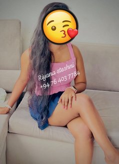 Riyana Steshni - puta in Colombo Photo 8 of 9