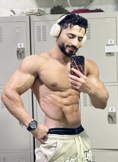Rizk - Male companion in Abu Dhabi Photo 6 of 9