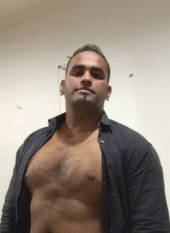 Rizwan - Acompañantes masculino in Riyadh Photo 9 of 11