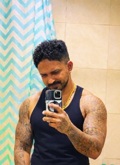 Rm92 - Male escort in Dubai Photo 1 of 3