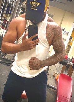 Rm92 - Acompañantes masculino in Dubai Photo 5 of 5