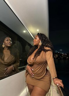 Emma - escort in Dubai Photo 2 of 3