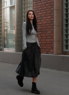 Roana - escort in Dubai Photo 4 of 7