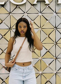 Robby. Hot Erotic Queen - puta in Kathmandu Photo 11 of 17