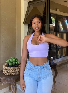 Robby. Hot Erotic Queen - puta in Kathmandu Photo 12 of 17