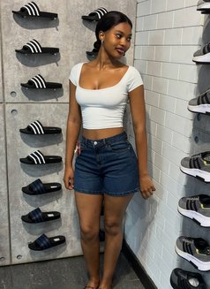 Robby. Hot Erotic Queen - puta in Kathmandu Photo 14 of 17