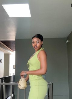 Robby. Hot Erotic Queen - puta in Kathmandu Photo 17 of 17