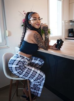 Roberta - escort in Dubai Photo 6 of 20