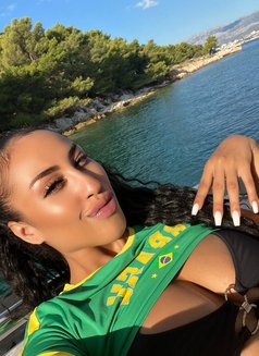 Roberta - escort in Dubai Photo 20 of 20