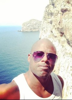 Roberto White - Male escort in Prague (Praha) Photo 4 of 6