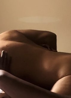 Robi - real and big for ladies - Male escort in Dubai Photo 7 of 9