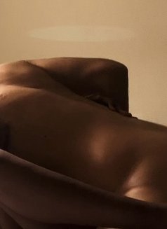 Robi - real and big for ladies - Male escort in Dubai Photo 8 of 9