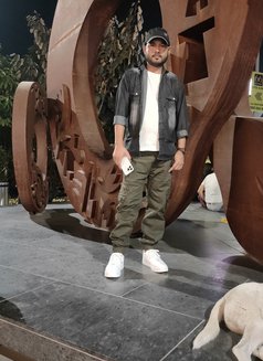 Robin - Male escort in New Delhi Photo 2 of 2