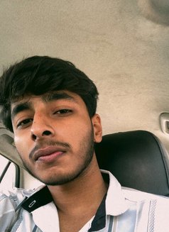 Robin - Male escort in Chandigarh Photo 2 of 4