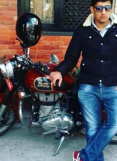 Robin - Acompañantes masculino in Kathmandu Photo 1 of 2