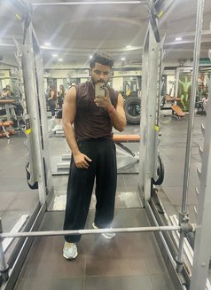 Robin044 - Male escort in Candolim, Goa Photo 5 of 5