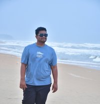 Robin - Male adult performer in Candolim, Goa