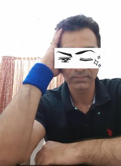 Robinromantic - Male escort in Mumbai Photo 3 of 3