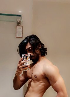 Roco - Male escort in Mumbai Photo 5 of 5