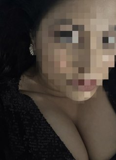 Rochelle - escort in Colombo Photo 1 of 2